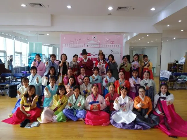 베트남 하노이 세종학당 한복 강의 수강생 단체 사진